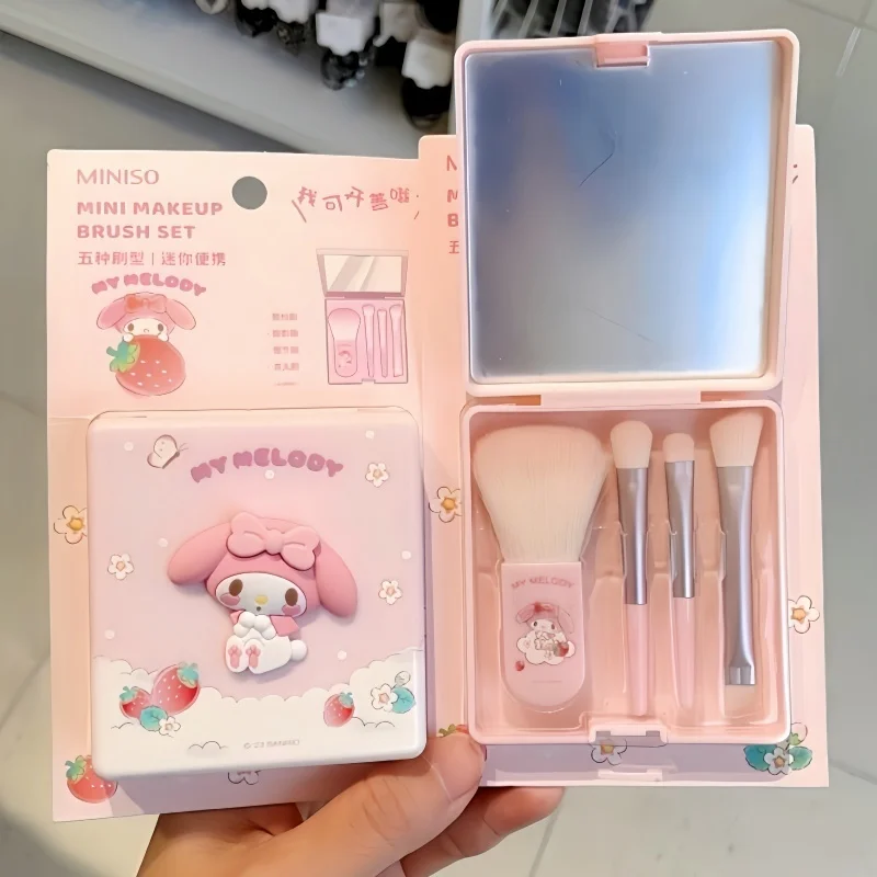 kit-make-up-pennelli-sanrio-beauty